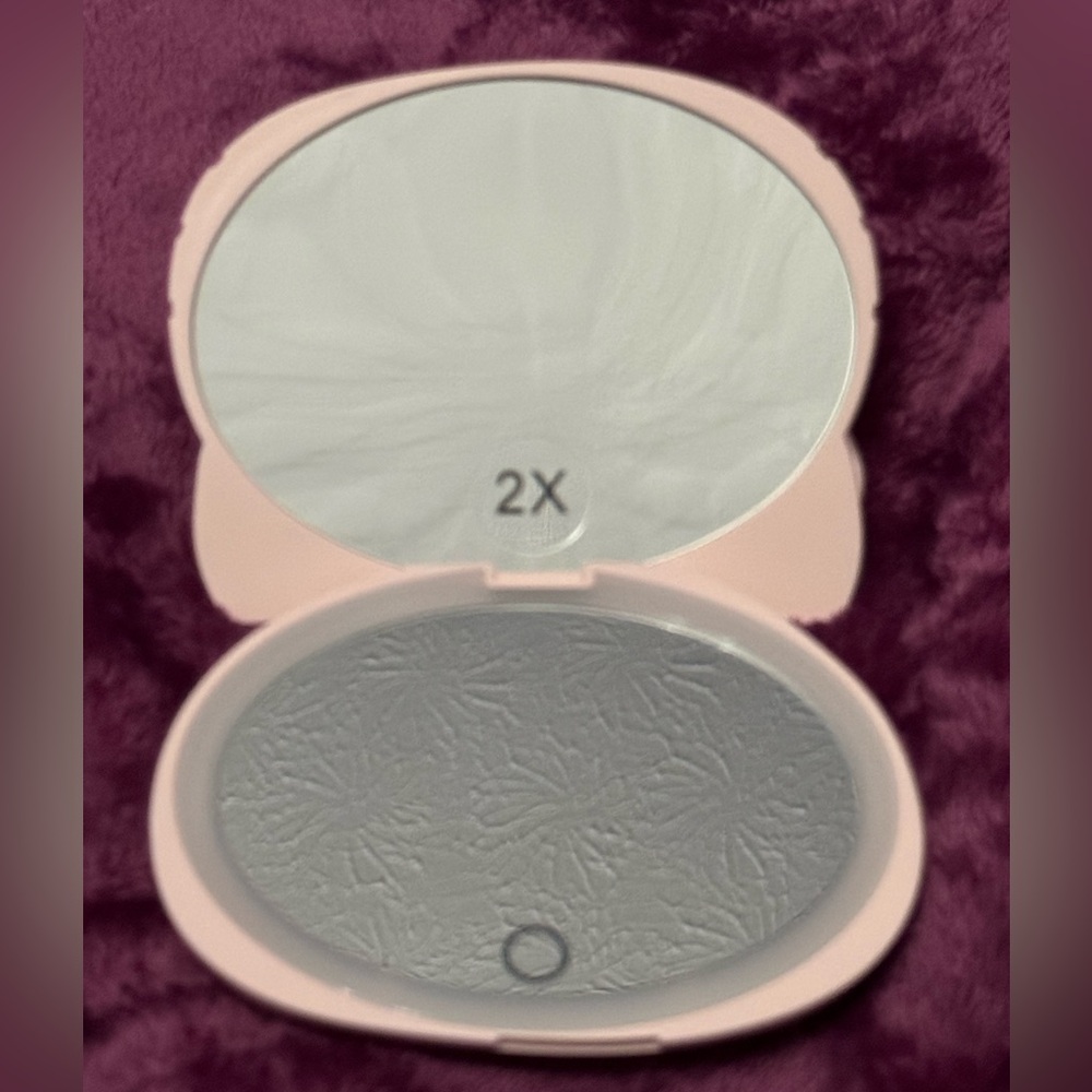 Impressions for Hello Kitty Kawaii Compact Mirror! - Picture 3 of 4